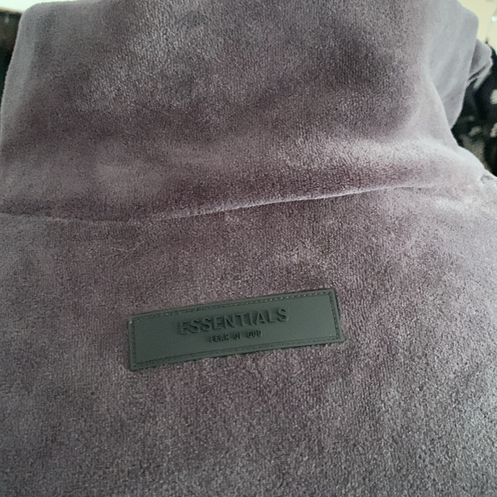 Essentials. NWT $69 - Picture 2 of 11